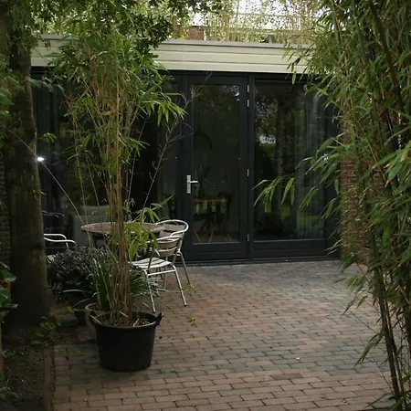 Bed & Breakfast Behind The Tree Hoofddorp