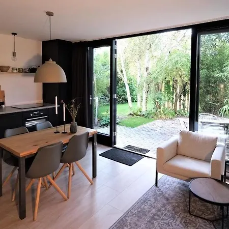 Oda ve Kahvaltı Behind The Tree 3*