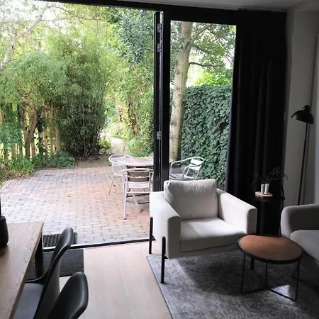 Oda ve Kahvaltı Behind The Tree 3*