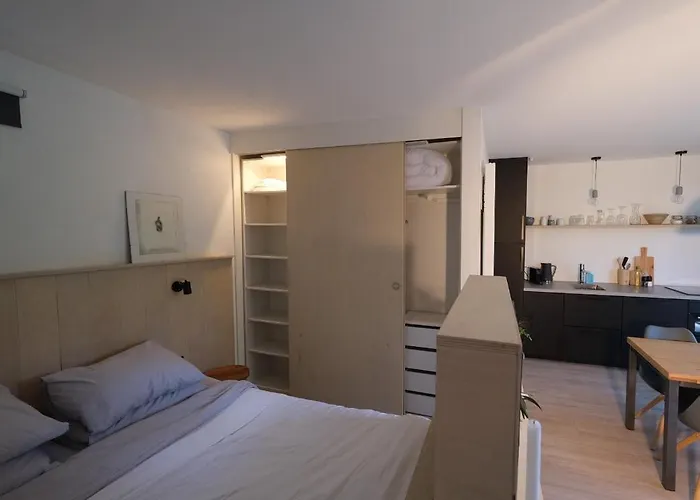 Alojamento de Acomodação e Pequeno-almoço Behind The Tree Hoofddorp