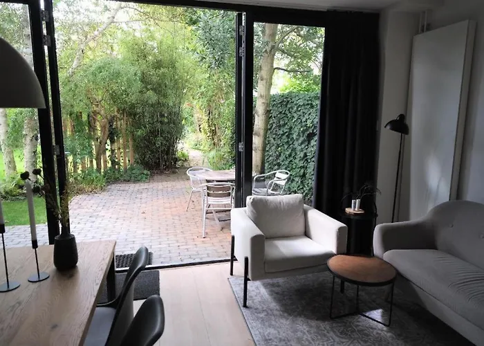 Bed & Breakfast Behind The Tree 3*